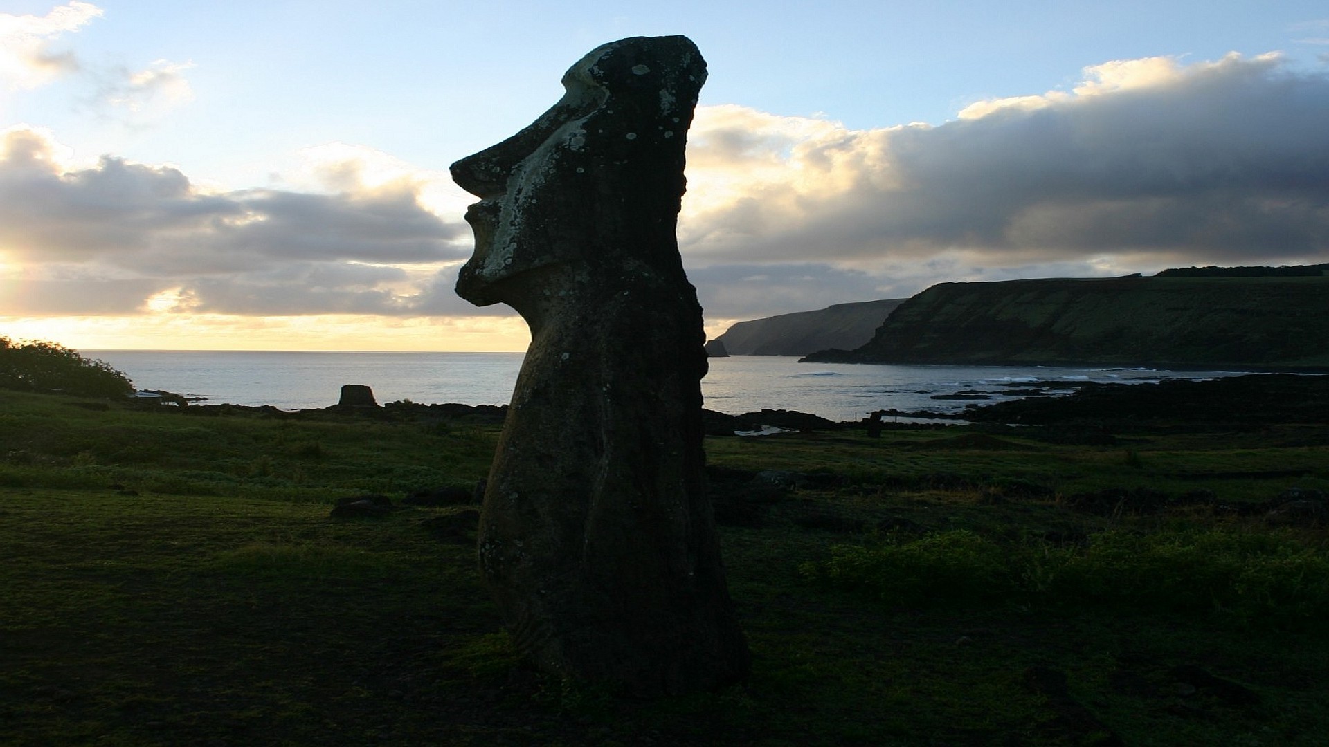 Moai Statues On Easter Island Wallpaper
