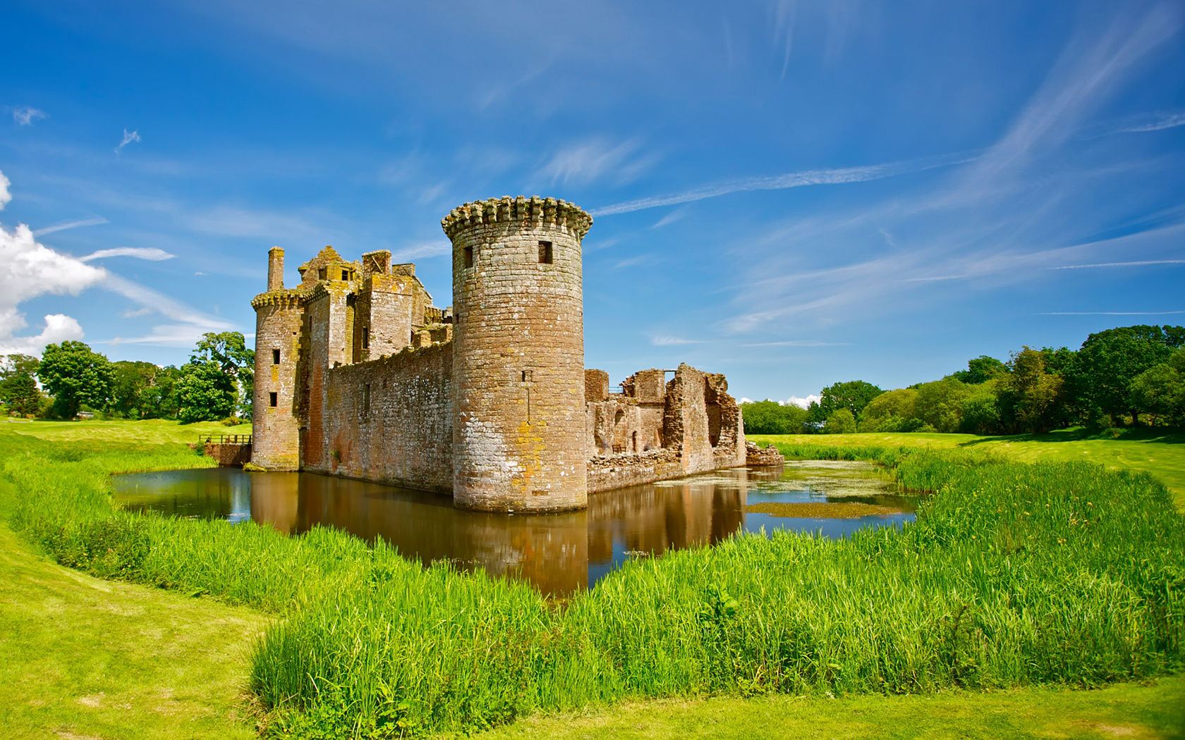 Castle Dumfries Scotland Grass Pond Desktop Wallpaper