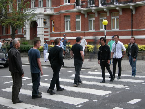 U2 Homenajeando A The Beatles En El Mismo Abbey Road