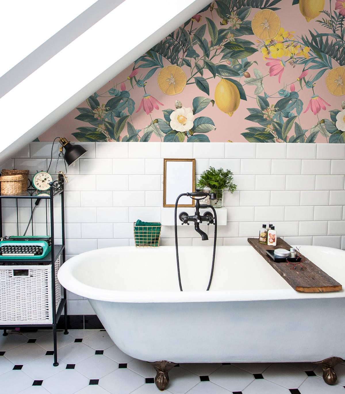 Bathtub Tropical Wallpaper Style