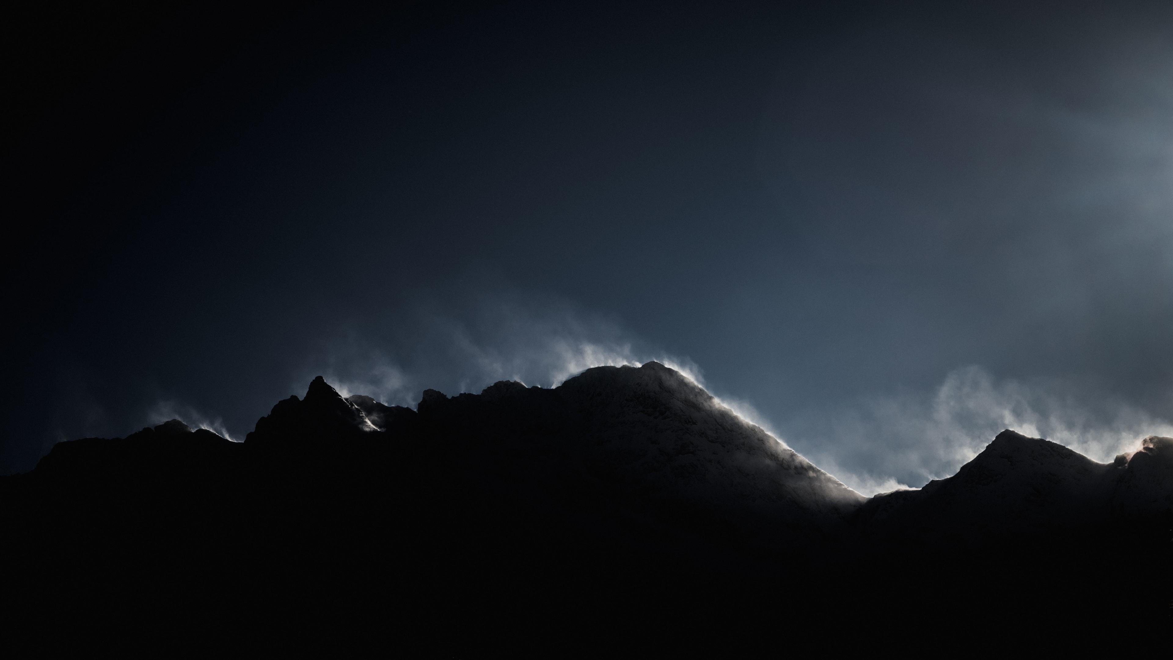 Wallpaper Dark Mountains Peak Fog 4k