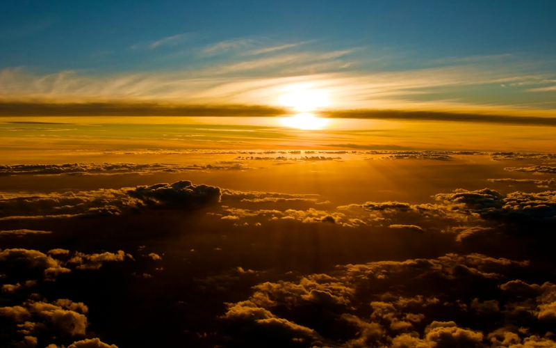 Description Beautiful Blue Sunset In Flight Wallpaper