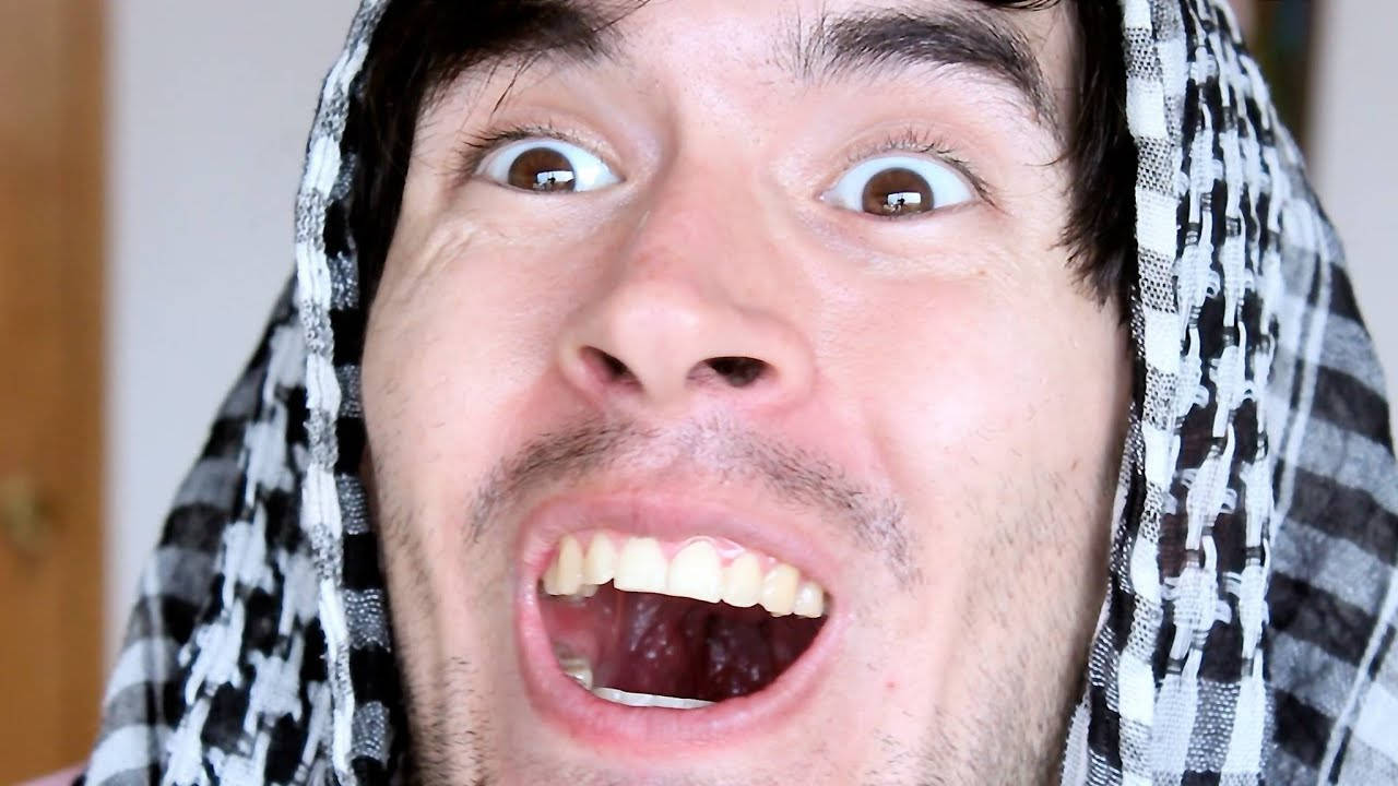 Holasoygerman Close Wallpaper