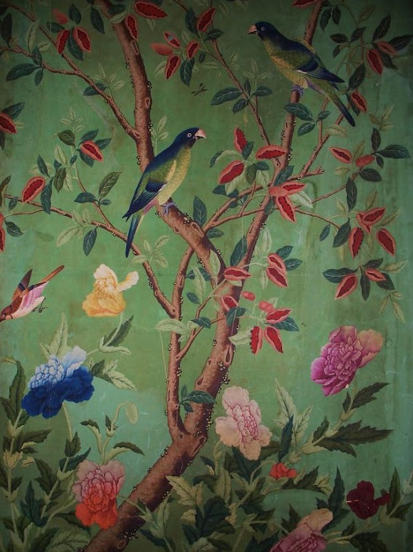 Most Chinoiserie wallpapers feature beautiful birds
