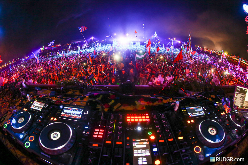 Tomorrowland 2014 sells out two weekends in under hour TomorrowWorld