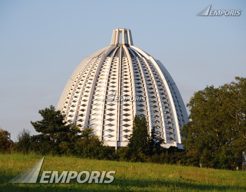 The Dome Rising Behind Landscape Frankfurt Bah House Of