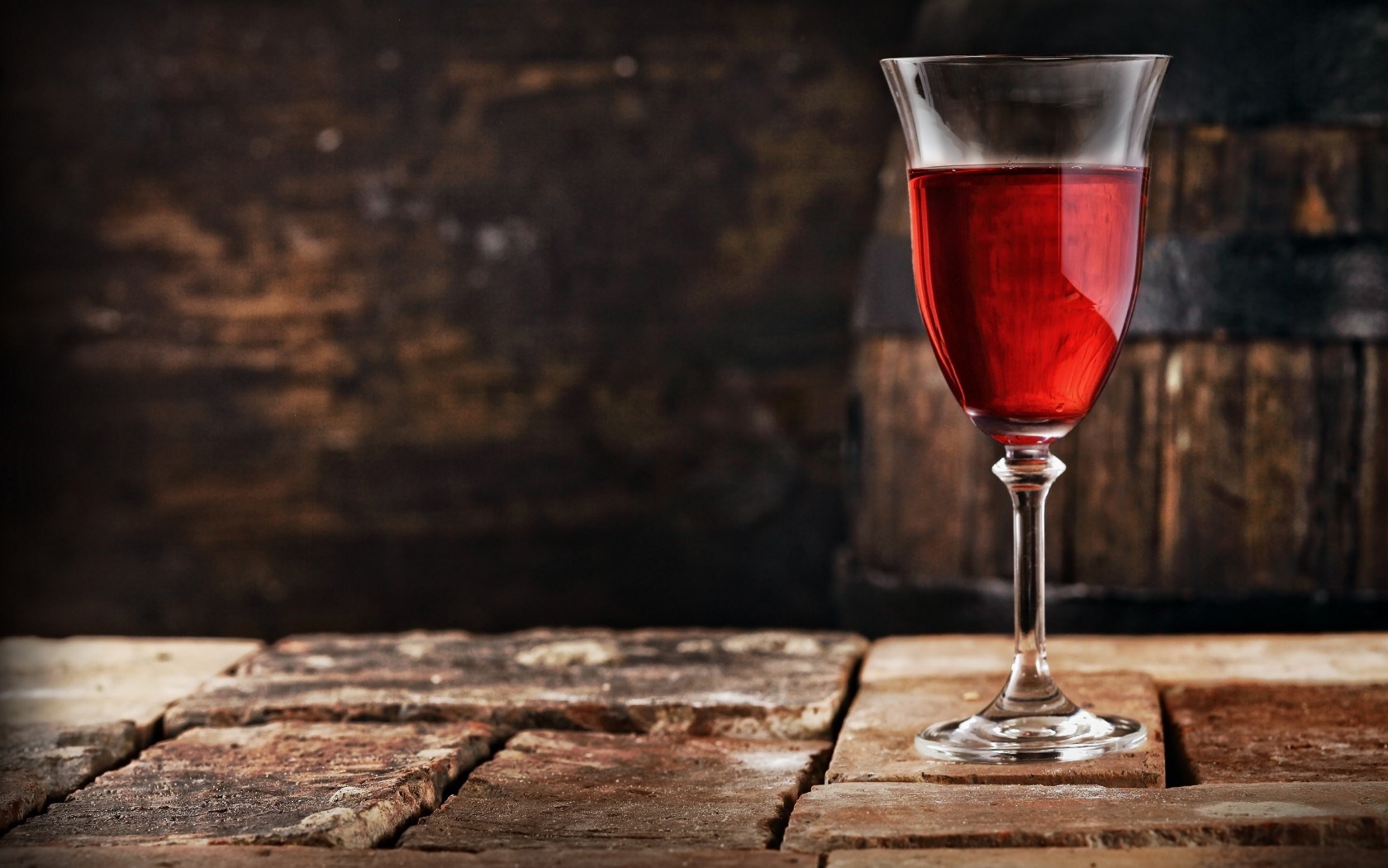 Red Wine In Glass Wallpaper