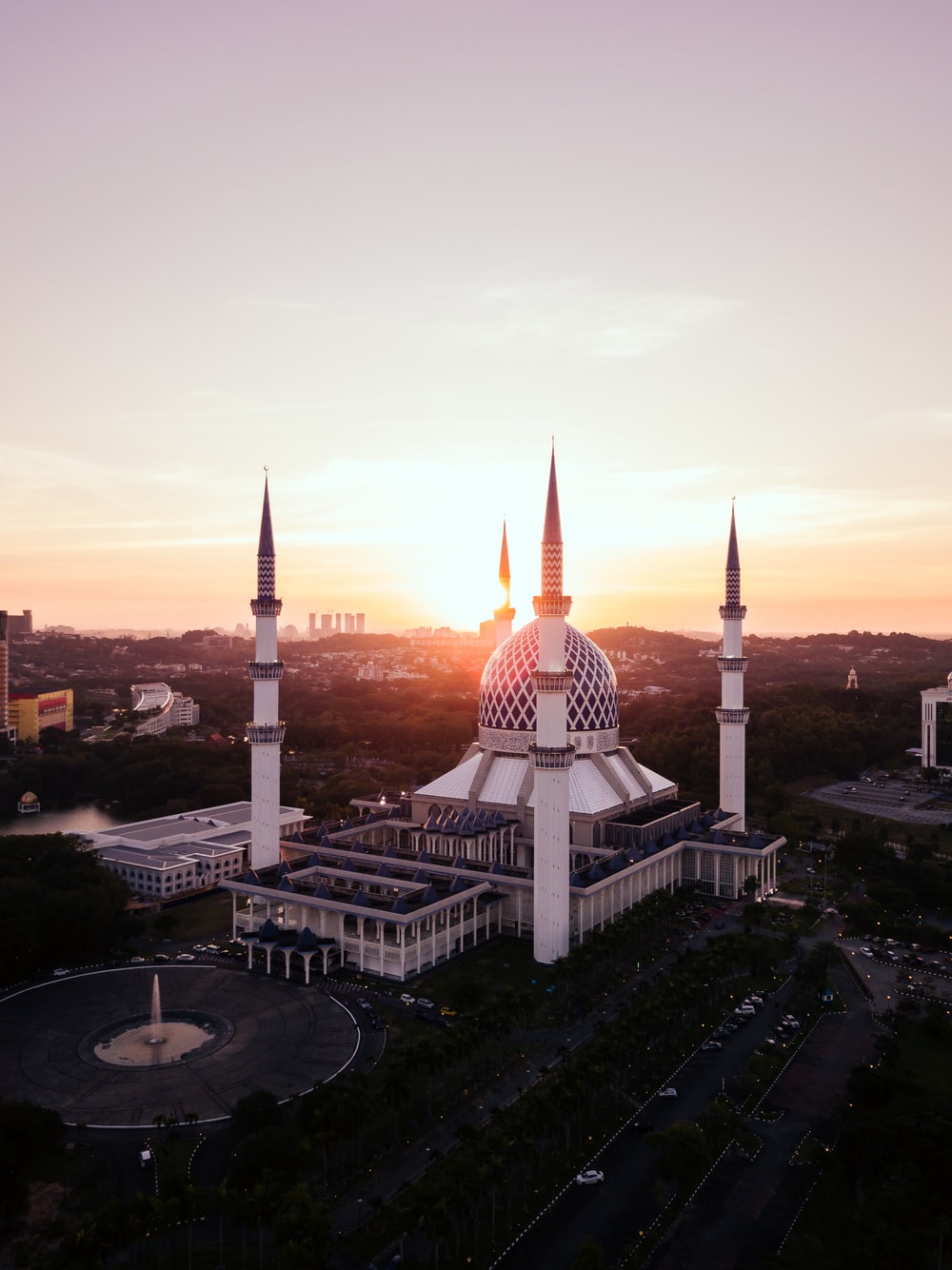 Sultan Salahuddin Abdul Aziz Mosque Shah Alam Malaysia Pictures