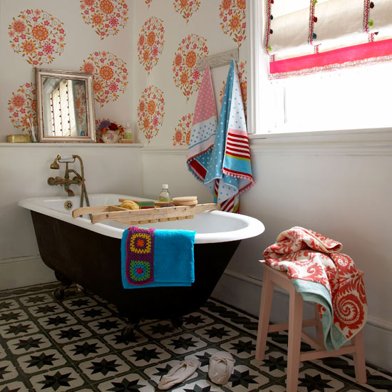 Country style bathroom decorated with floral bathroom wallpaper 550x550