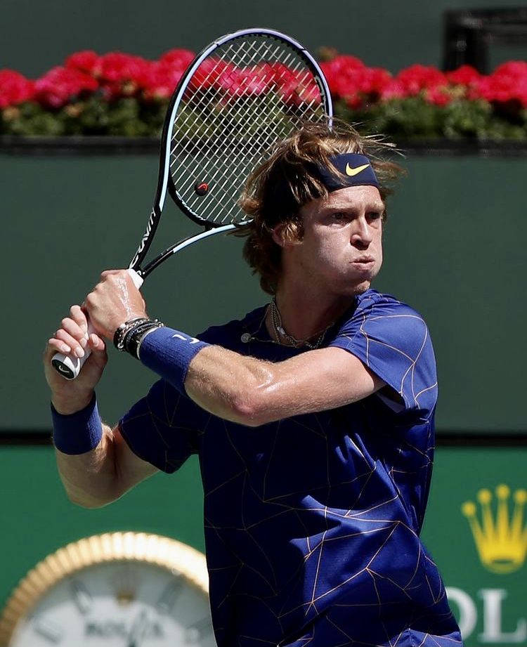 Andrey Rublev Clutching Racket Both Hands 8hfyfq3gxyfqc28n Wallpaper