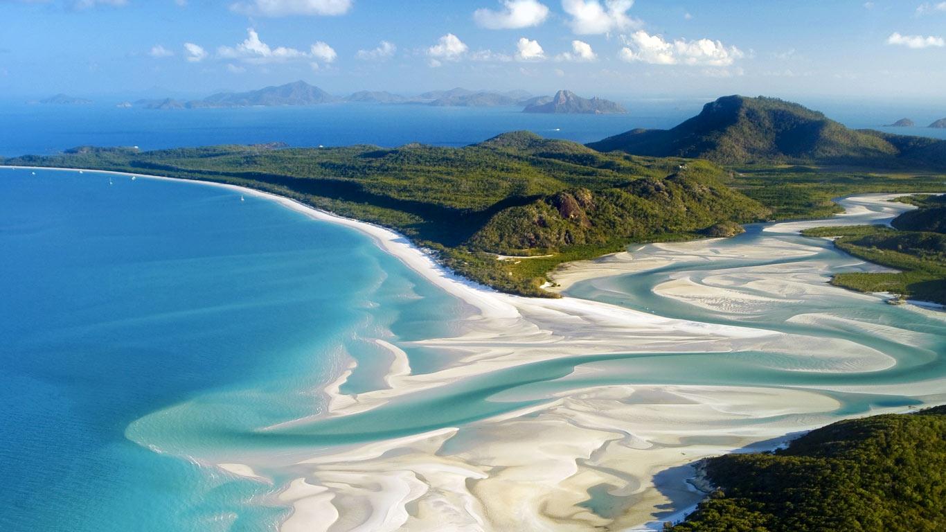 The Whitsunday Islands Have A Beautiful Beaches Right Off Coast Of