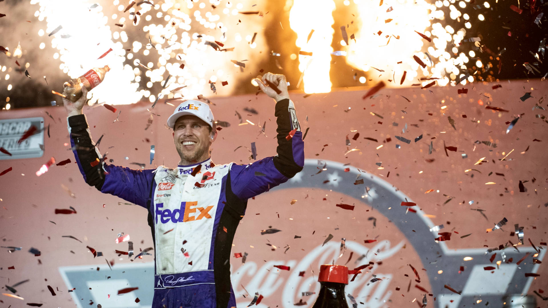 En Sie Kostenlose Denny Hamlin Wallpaper