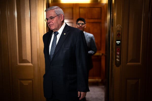 Stacks Of Cash At Menendez Home Were Not From His Bank Prosecutors Say Wallpaper