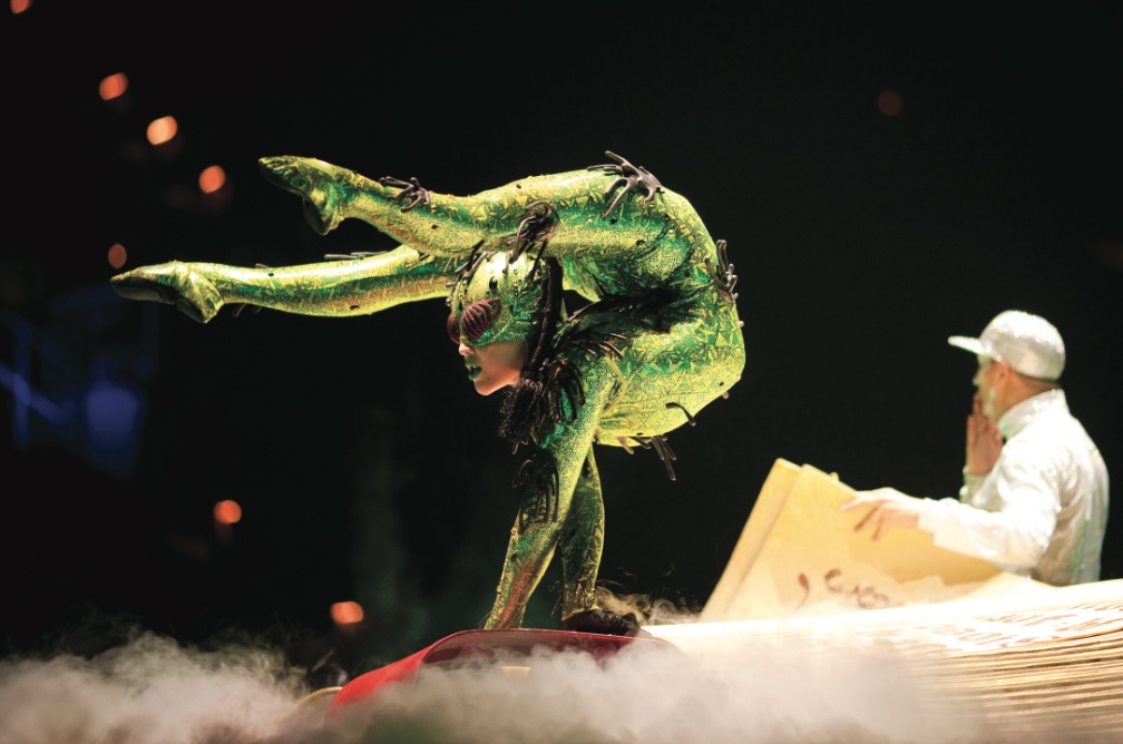 Contortion Im Genes Cirque Du Soleil Michael Jackson Immortal
