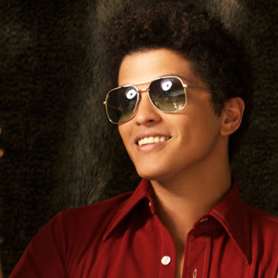 Bruno Mars Performs Uptown Funk and Rocks Gold Hair Rollers  Ooooooo La  La