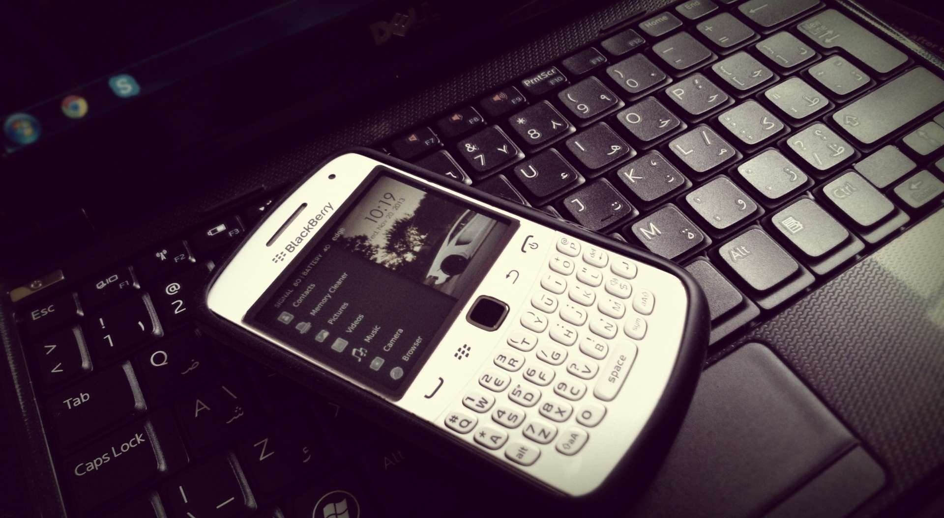 Blackberry Mobiles Pictures Desktop Wallpaper Image