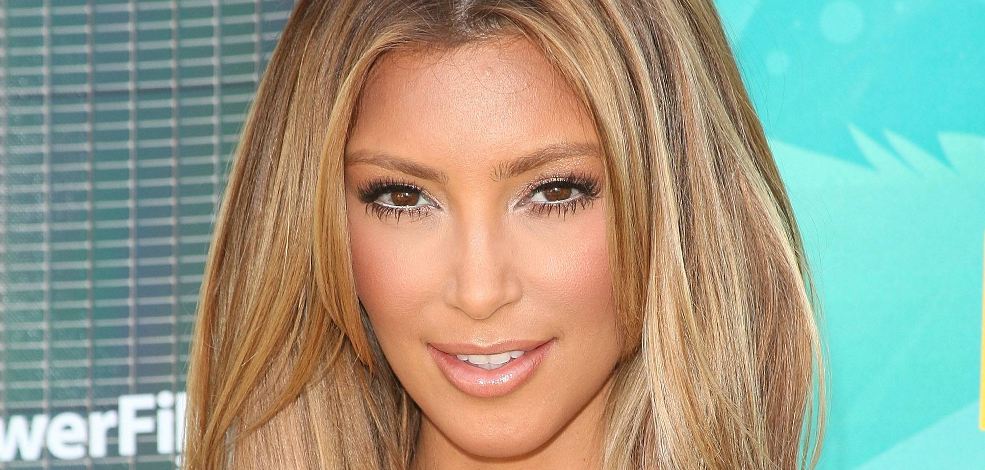 Kim Kardashian Blonde HD Desktop Wallpaper
