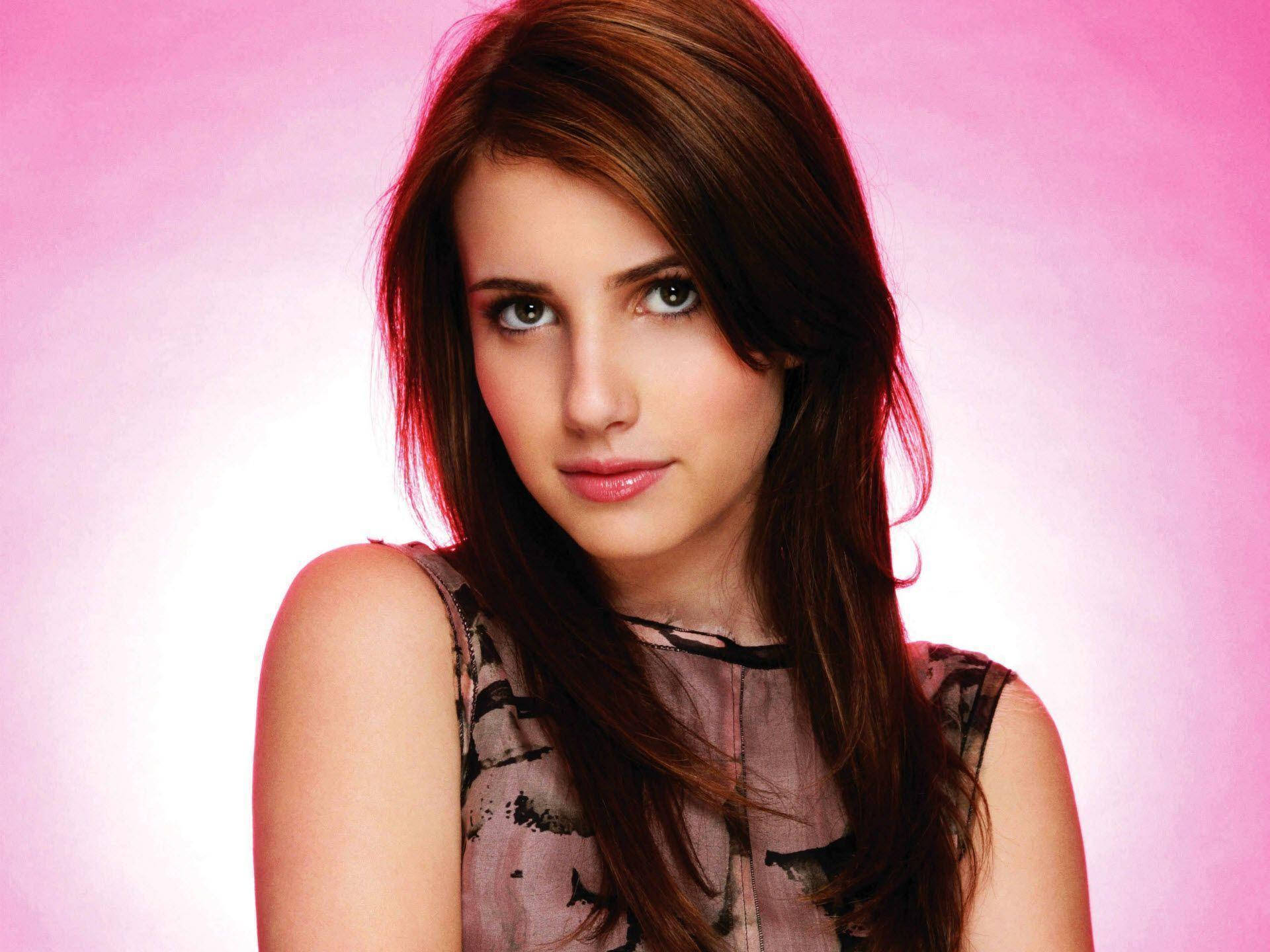 Beautiful Woman American Actress Emma Roberts Wallpaper