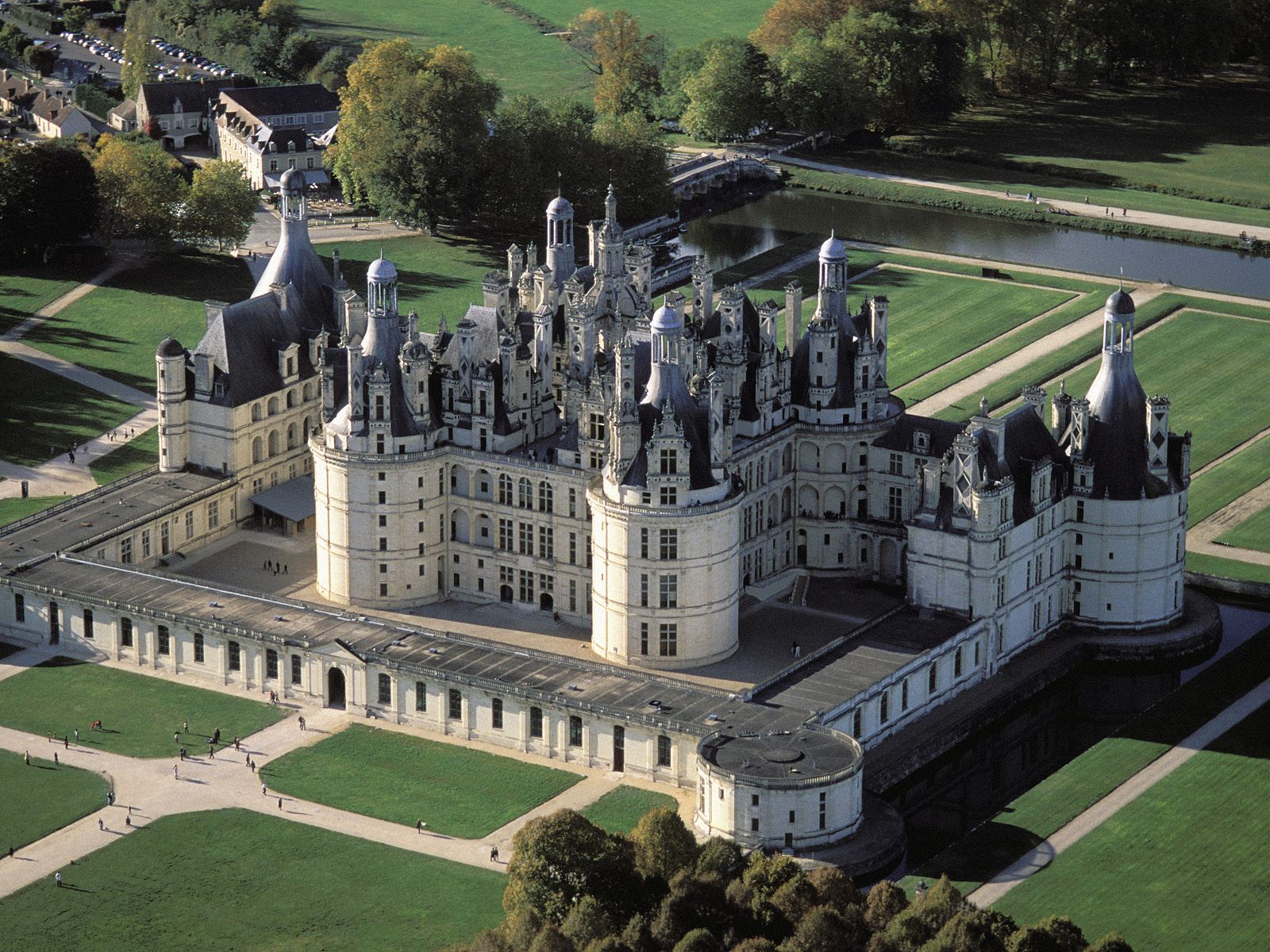 Aerial view of Chambord Castle in France, showcasing its impressive architecture and surrounding gardens