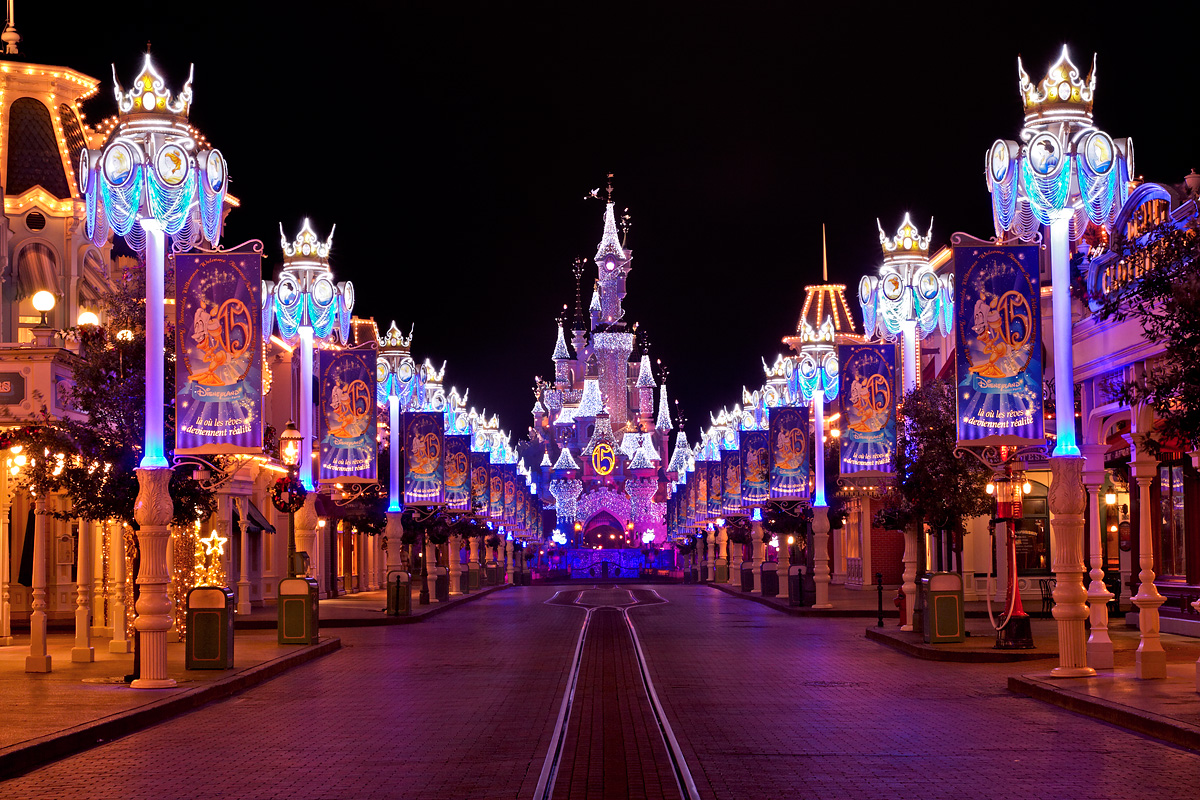MOLY DISNEYLAND WHAT THERE IS NO WAY IM ACTUALLY GOING TO DISNEYLAND