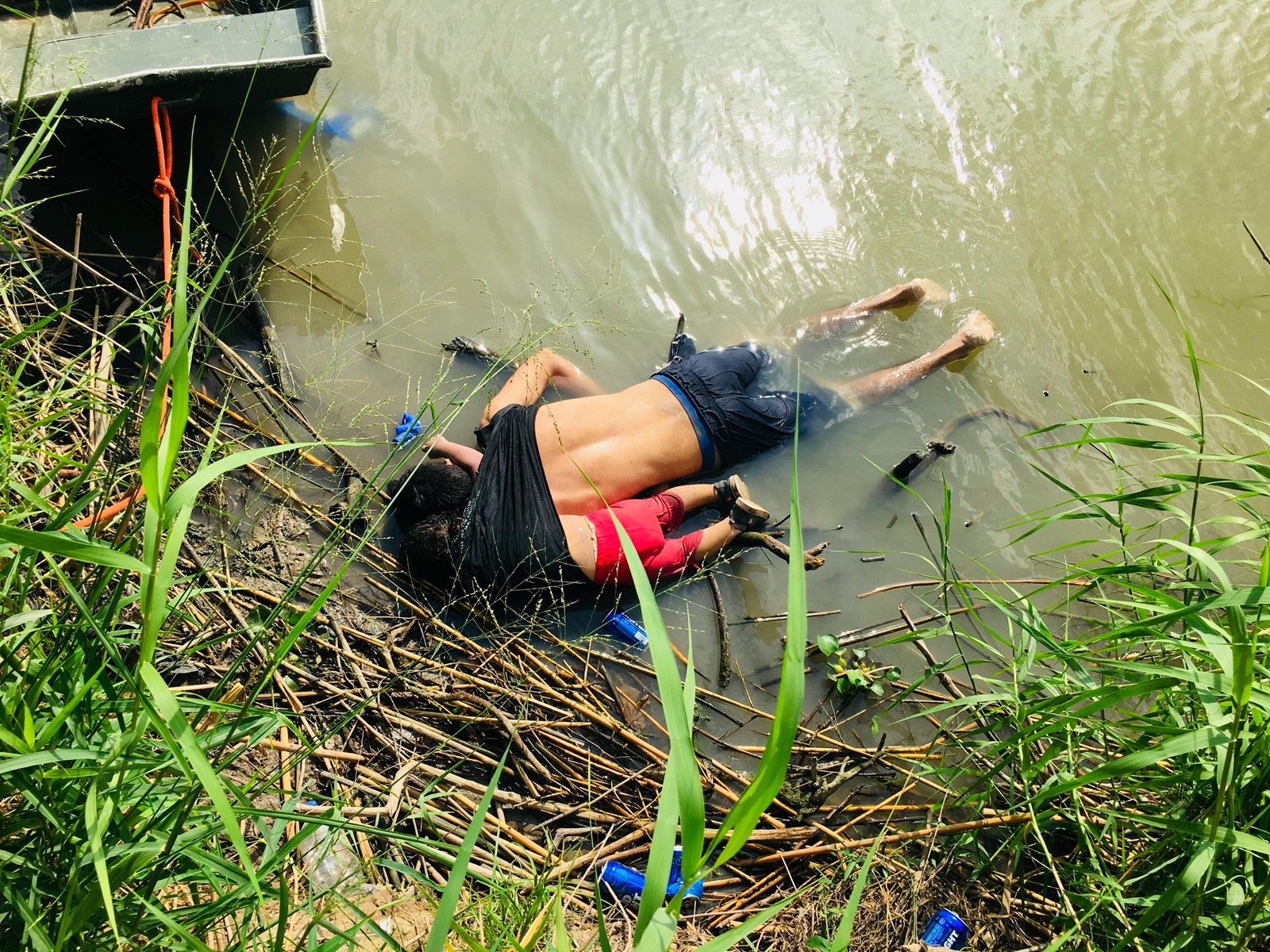 Print Uproar Over Tragedy On Rio Grande Image Of Dead Father And