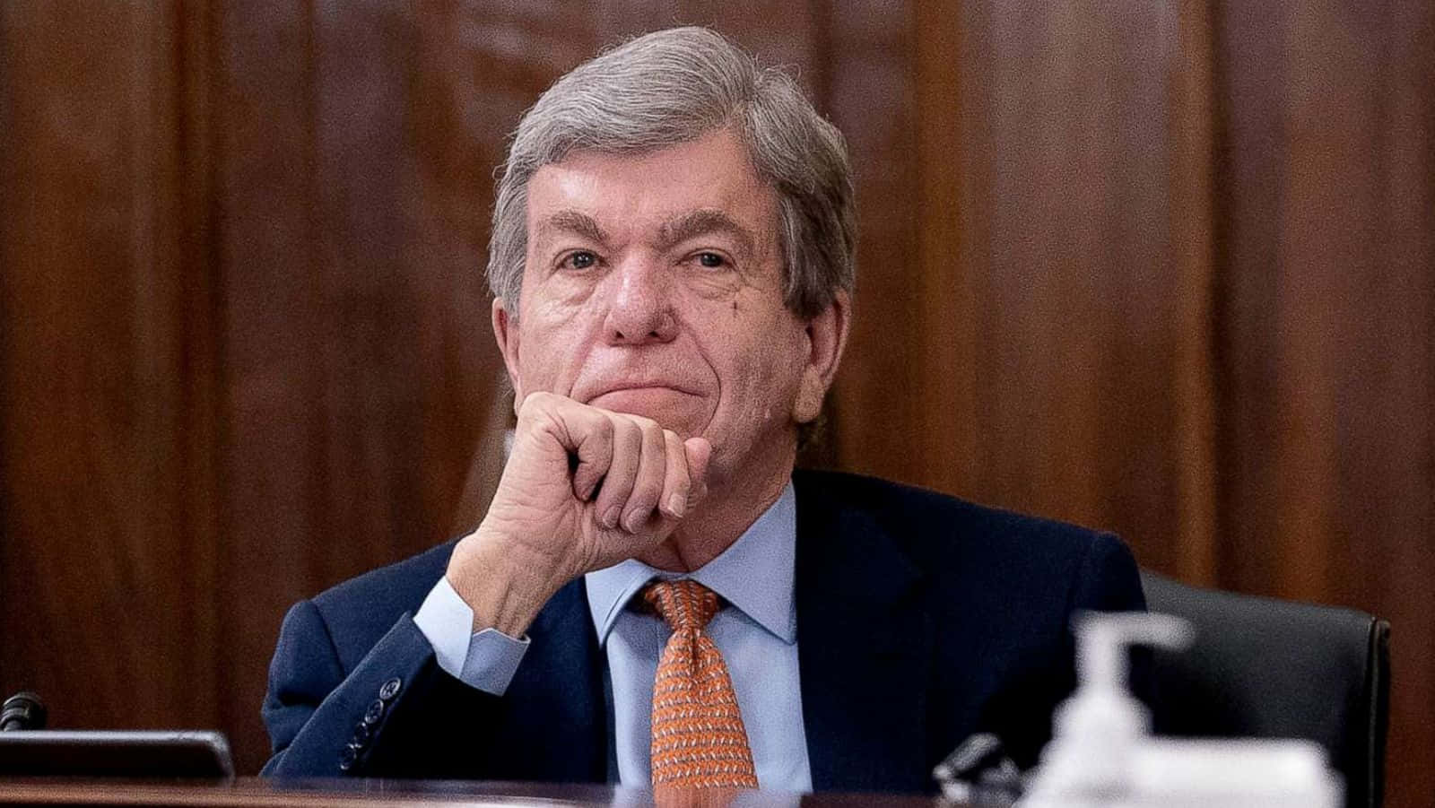 Thoughtful Roy Blunt Leaning On His Knuckle Wallpaper