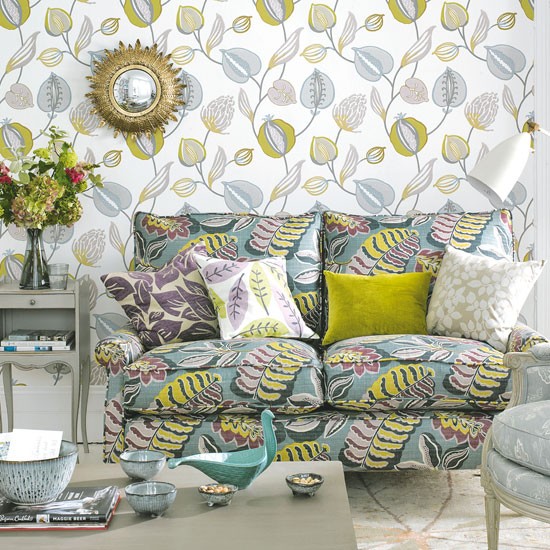 Living Room With Leaf Print Wallpaper Wow Decorating