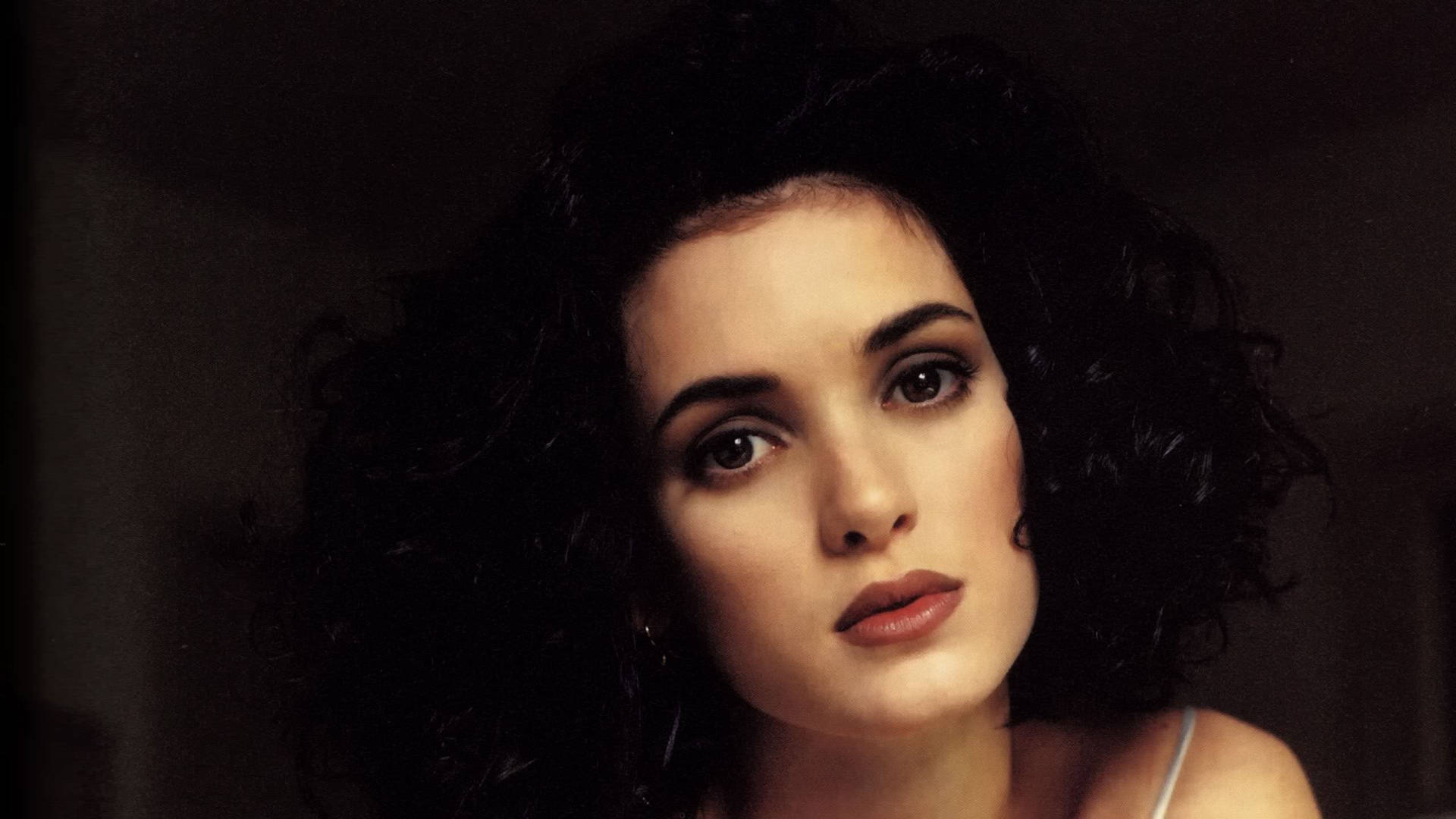 Winona Ryder Beautiful Actress HD Close Wallpaper