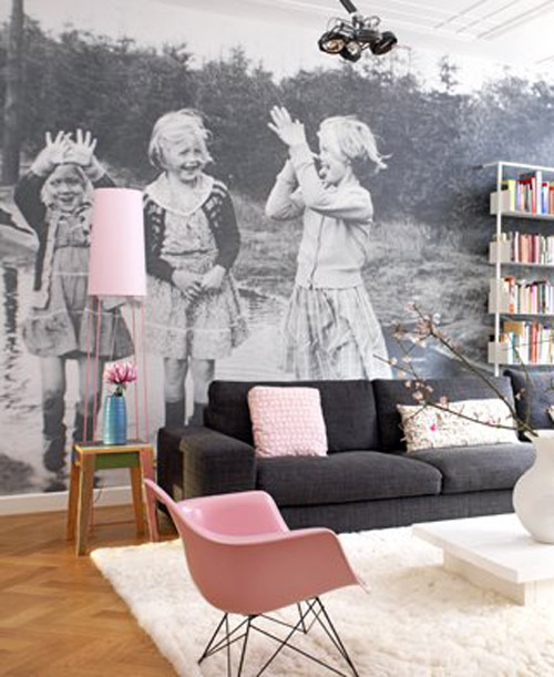 10 Living Room Designs With Unexpected Wall Murals   Decoholic 500x611