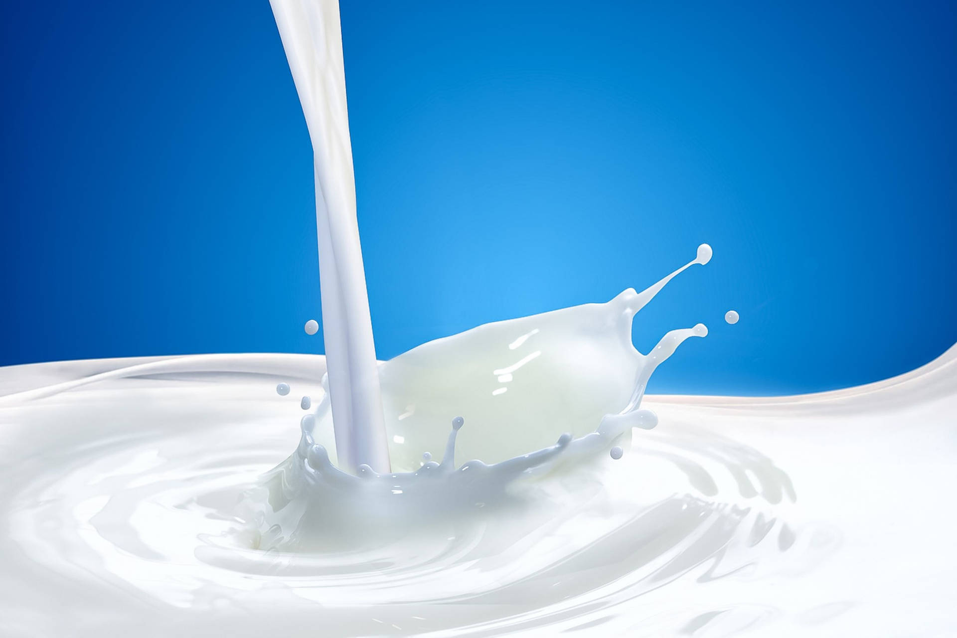 Splashes And Ripples From Pouring Milk Wallpaper