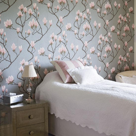 Traditional floral bedroom Floral wallpaper Bedroom design Image