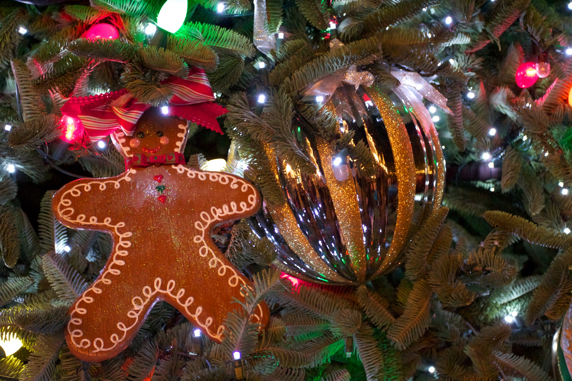 Christmas Tree With Gingerbread Man At Night Desktop Wallpaper