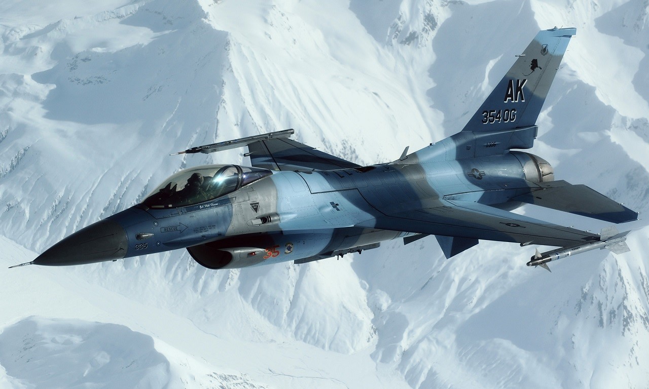 Wallpaper Avion F Fighting Falcon Mimetizado