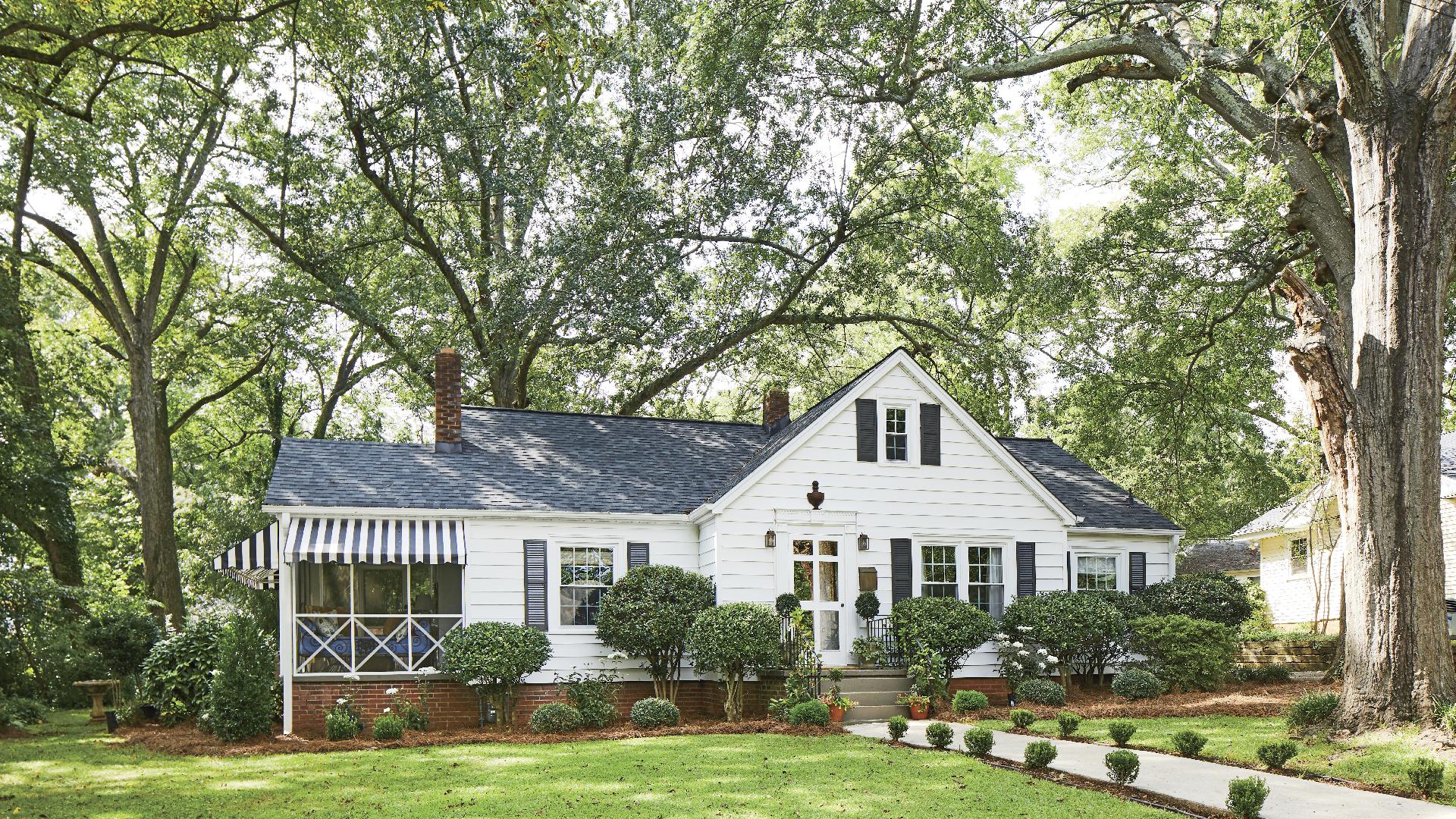This South Carolina Cottage is Bursting With Charm Color and