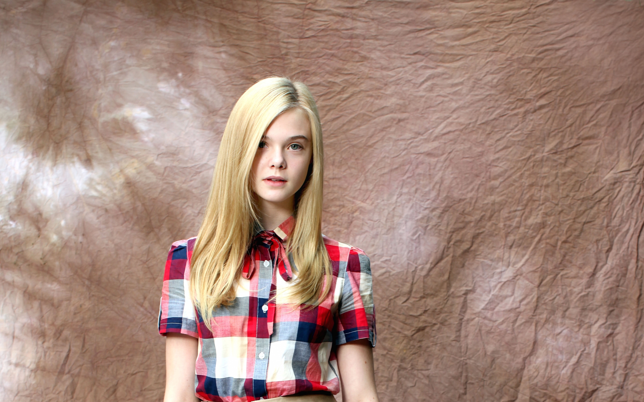 Elle Fanning Photo Wallpaper High Definition Quality