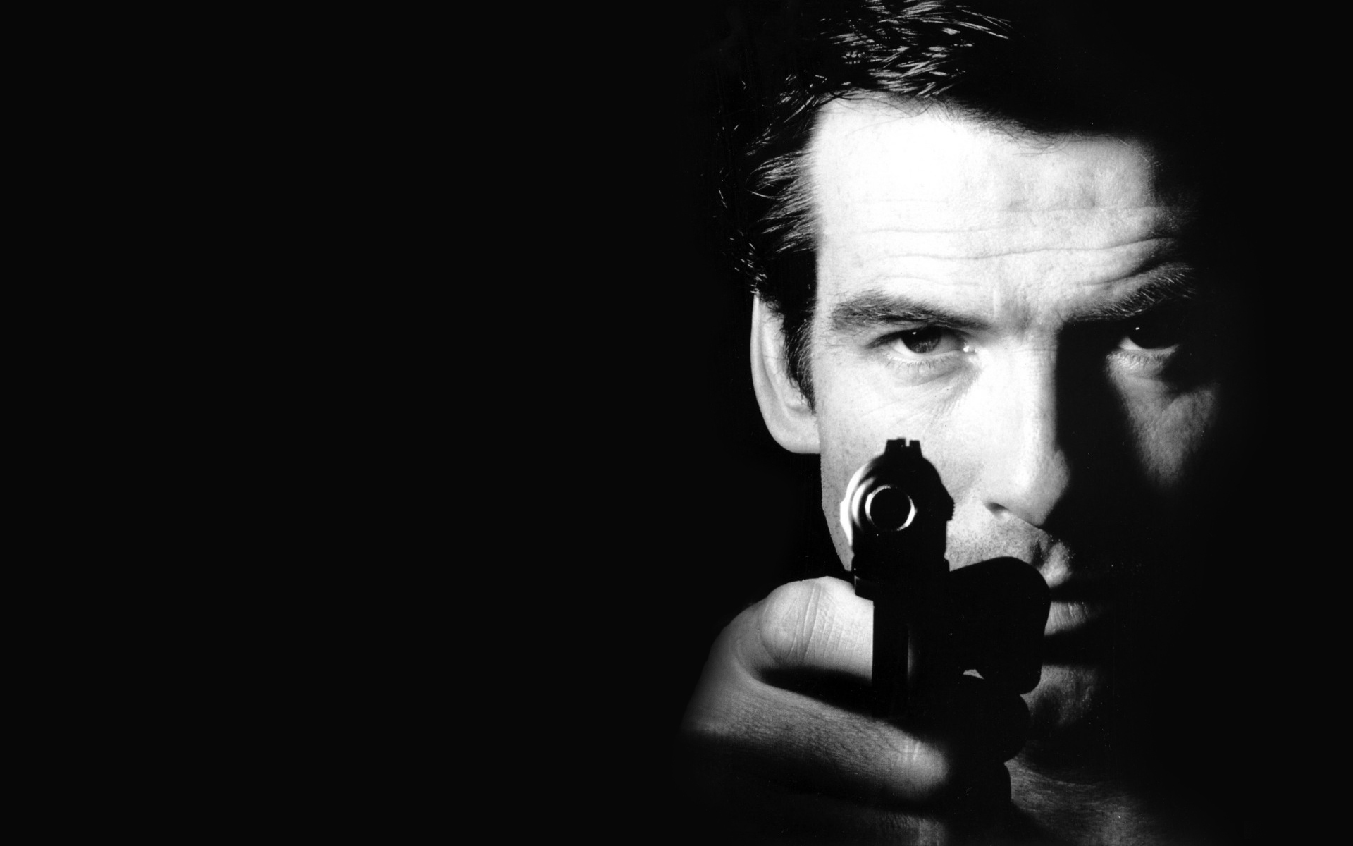 Brosnan Pistol James Bond Weapons Gunspeople Men Actor Wallpaper