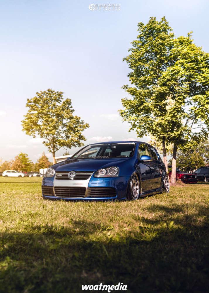 Volkswagen R32 With Rotiform Ozt And 35r19