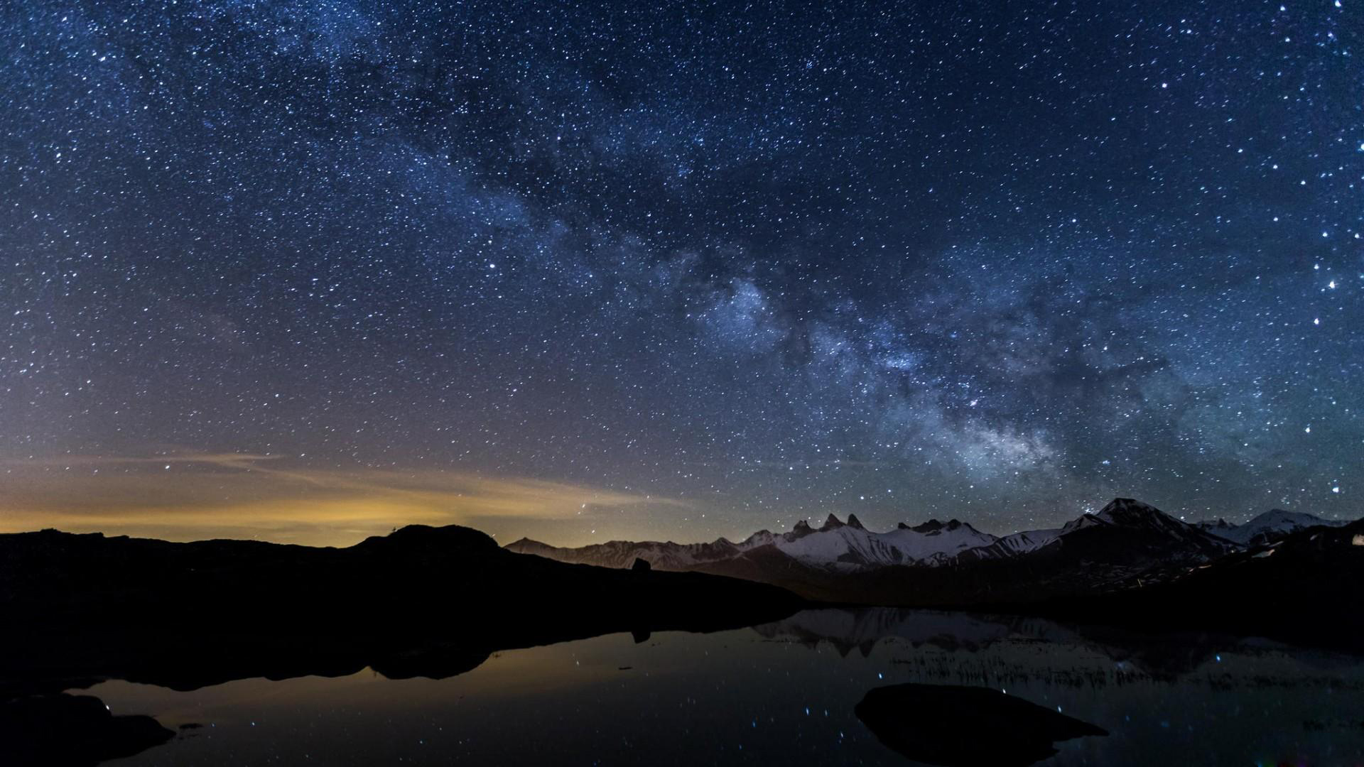 HD Starry Night Wallpaper