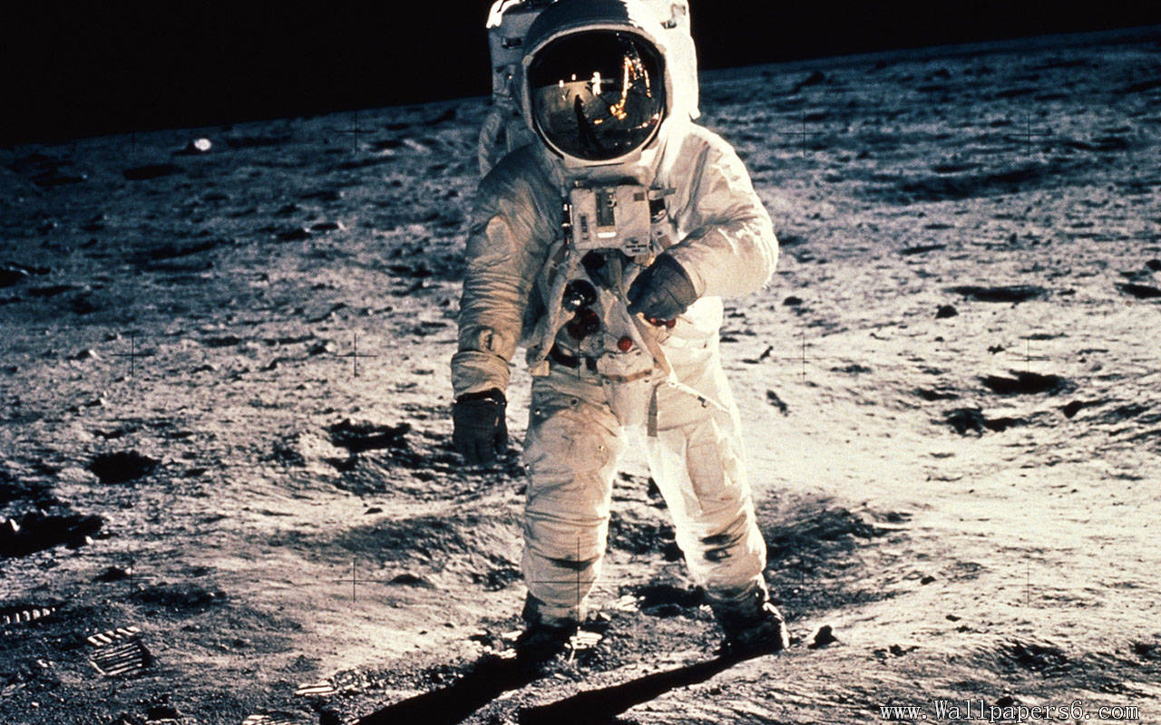 wallpapers astronaut on the moon astronaut on the moon free wallpapers