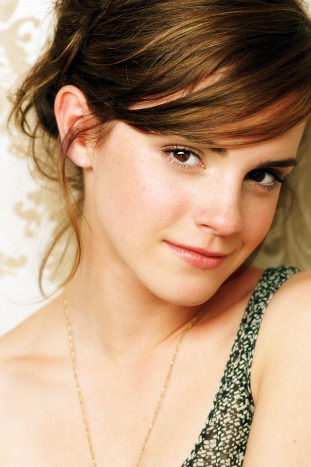 Emma Watson Cute iPhone Wallpaper