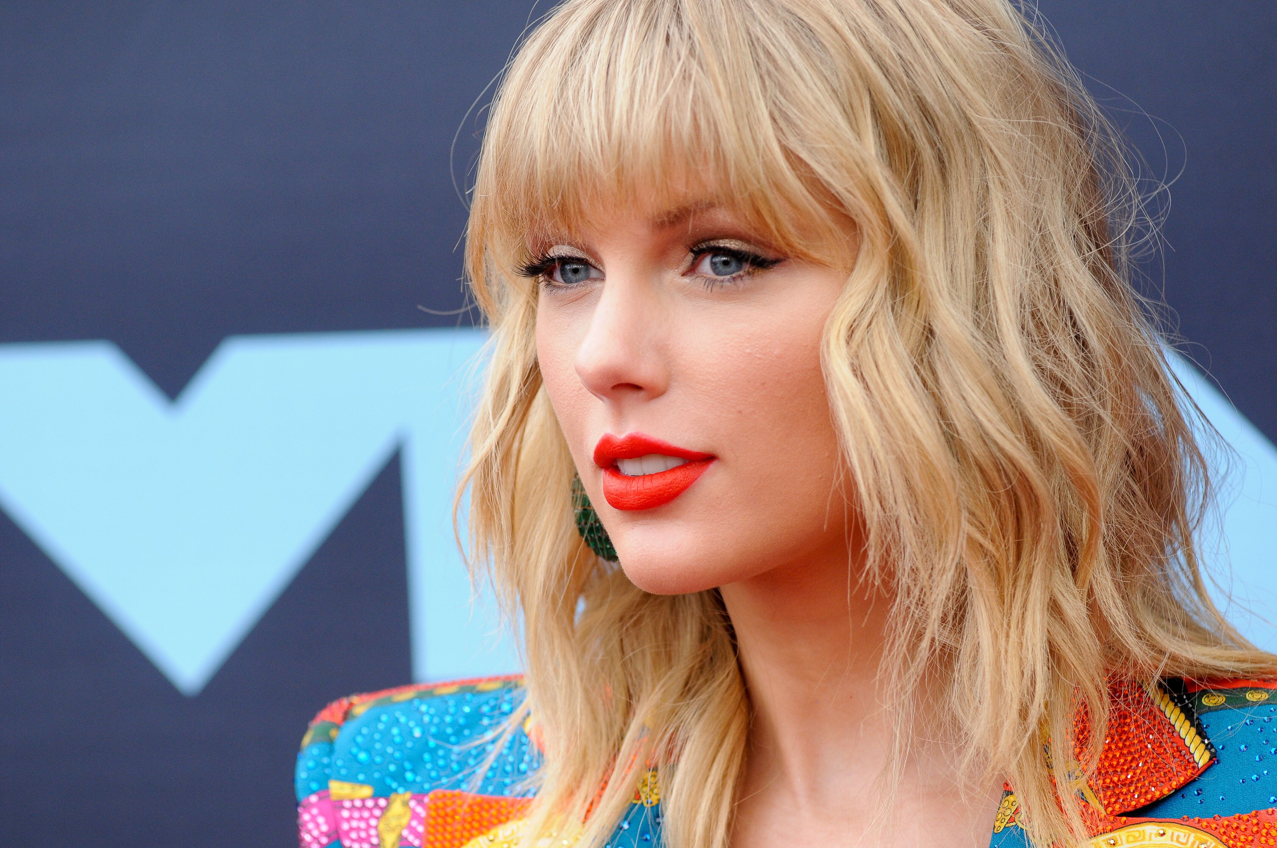 Taylor Swift Laptop 4k Wallpaper