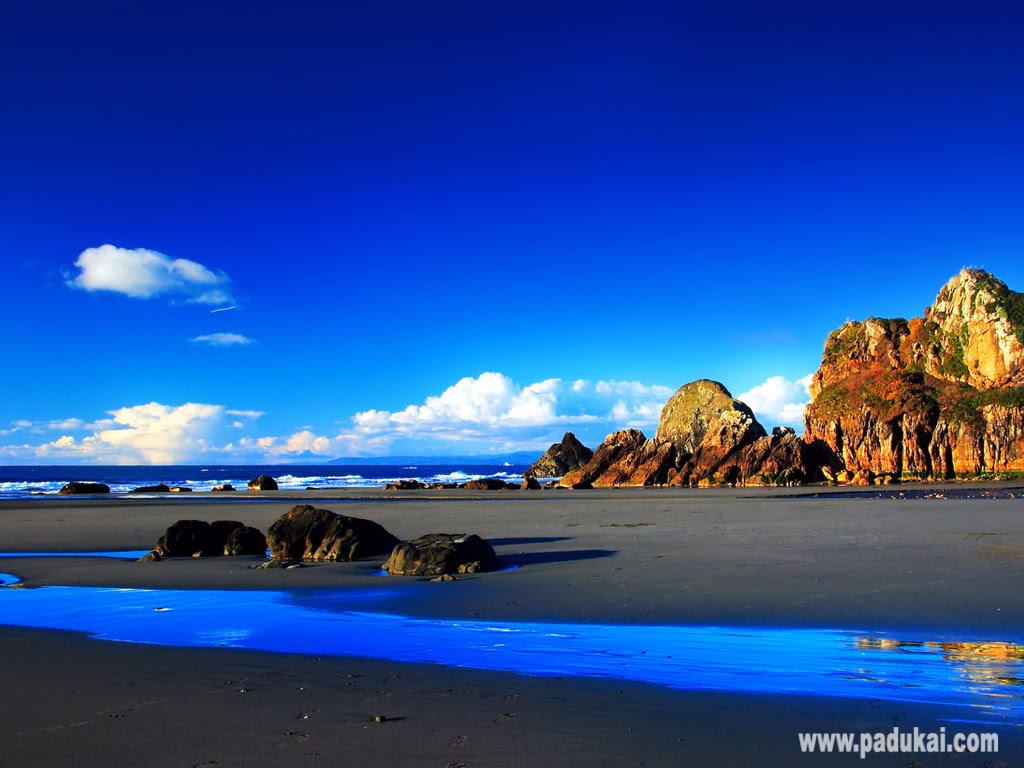 Beautiful Beach Side Scenery Desktop Wallpaper
