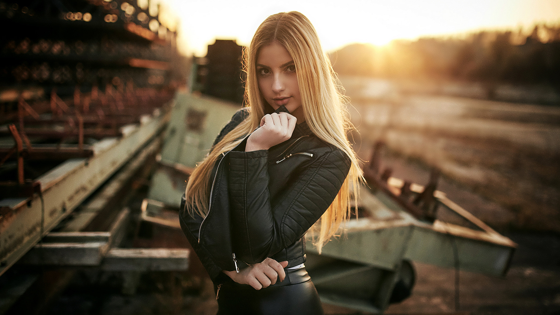 Blonde Women In Leather Jacket Laptop Full HD 1080p 4k Wallpaper Image