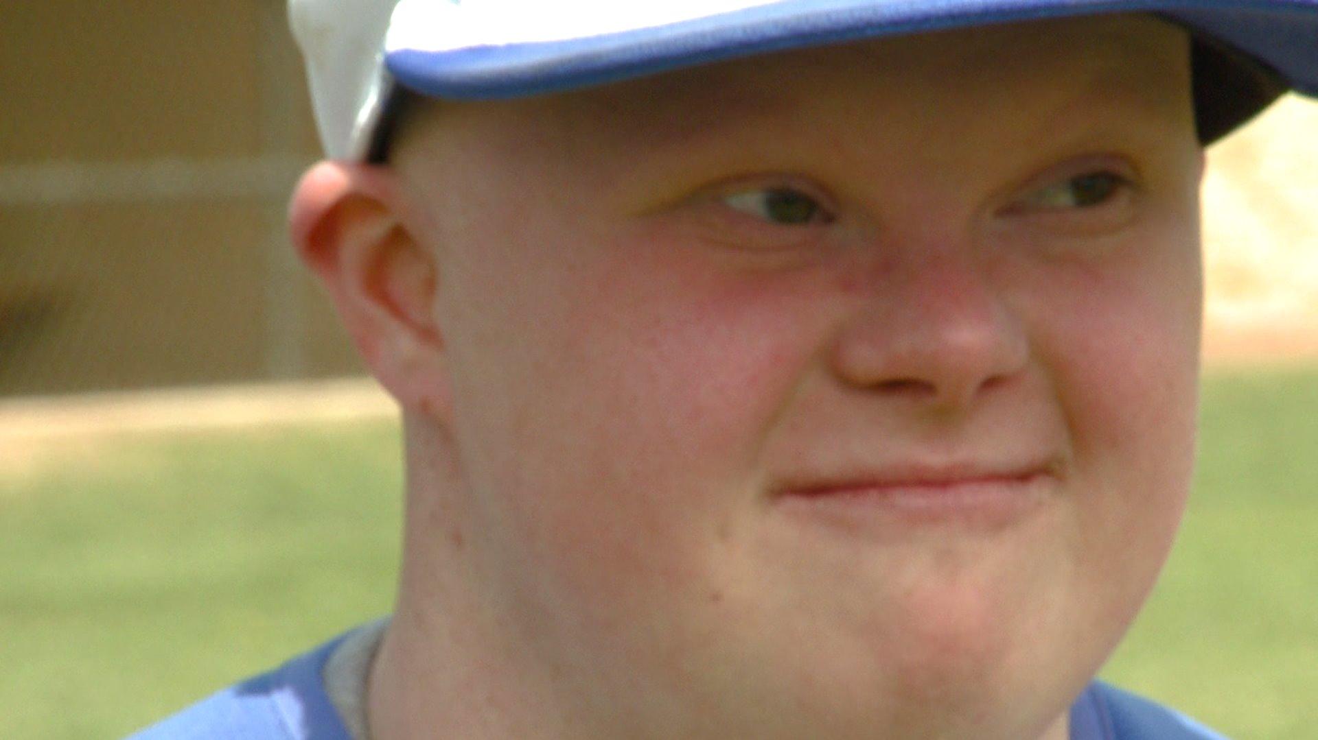 VIDEO High school bat boy with Down syndrome has hit of the game