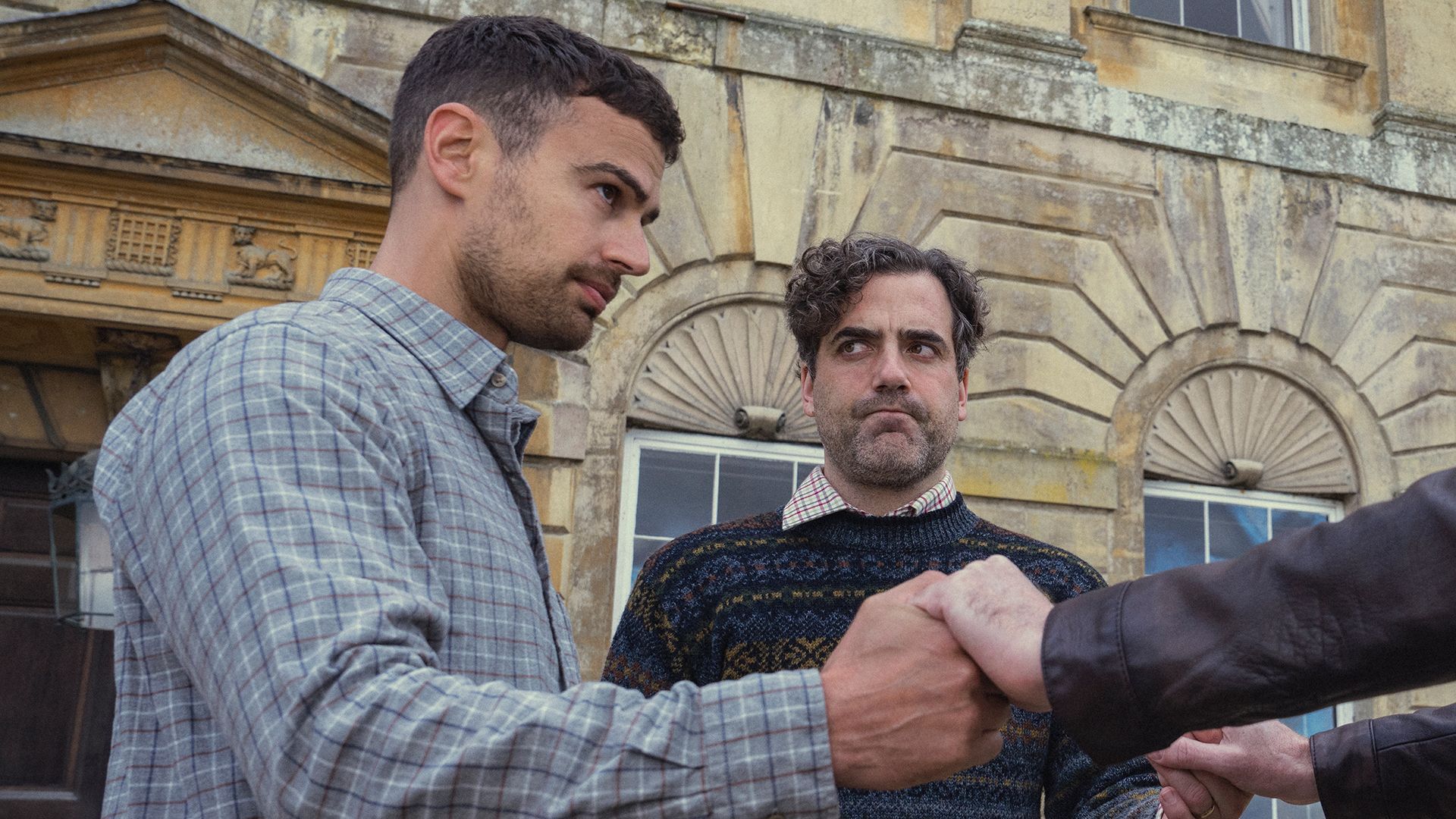 The Gentlemen S Daniel Ings Reveals His Special Connection To Good Wallpaper