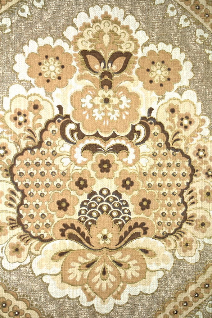 Large Pattern Damask Wallpaper With Lots Of Gold