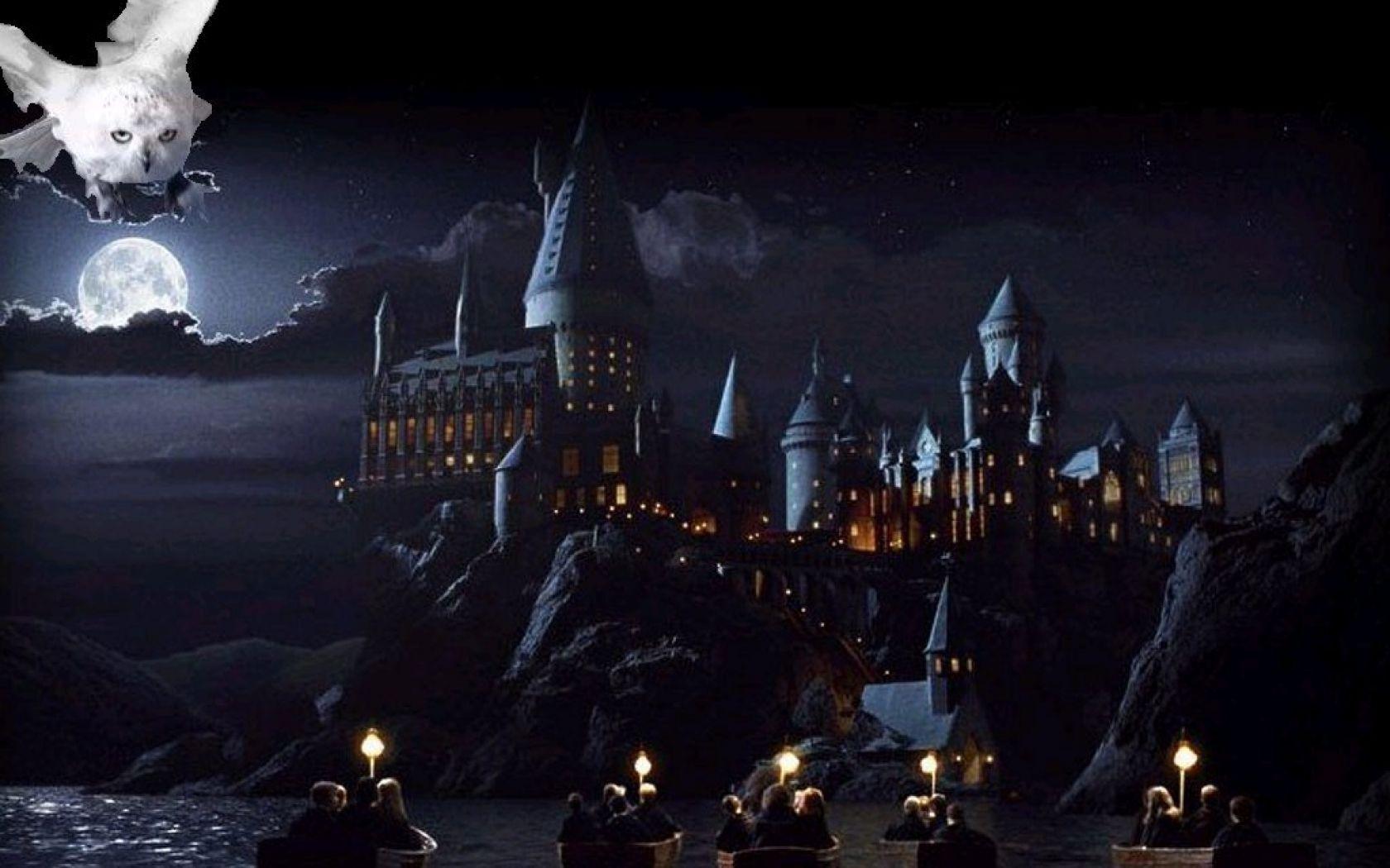 Thiết kế lâu đài Hogwarts chắc chắn là một trong những điều tuyệt vời nhất trong loạt phim Harry Potter. Bạn muốn có một màn hình máy tính độc đáo với hình ảnh lâu đài Hogwarts đẹp mắt? Đến với bộ sưu tập của chúng tôi để tìm kiếm những hình nền đẹp nhất.