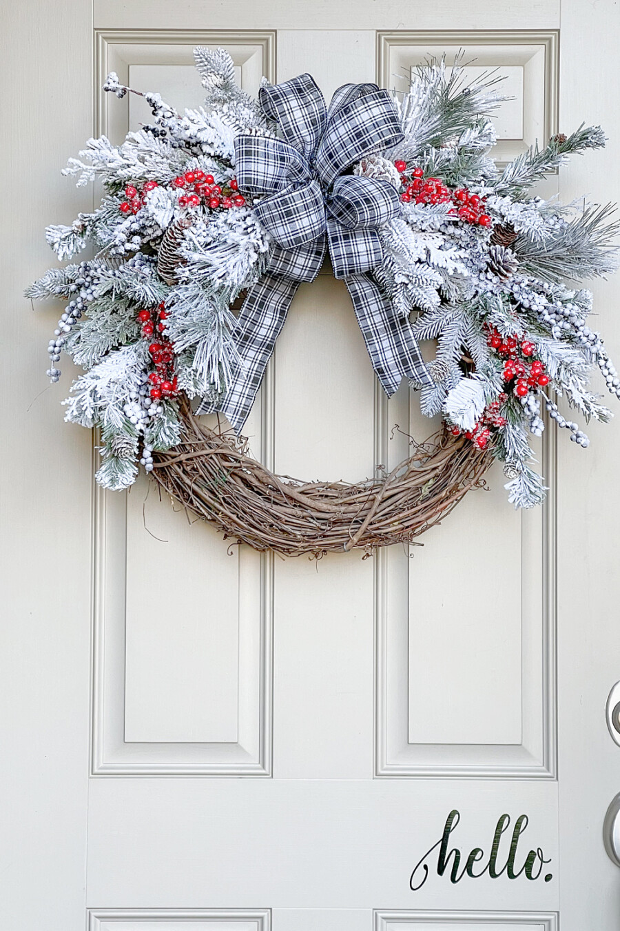 Snowy Christmas Wreath Wallpaper