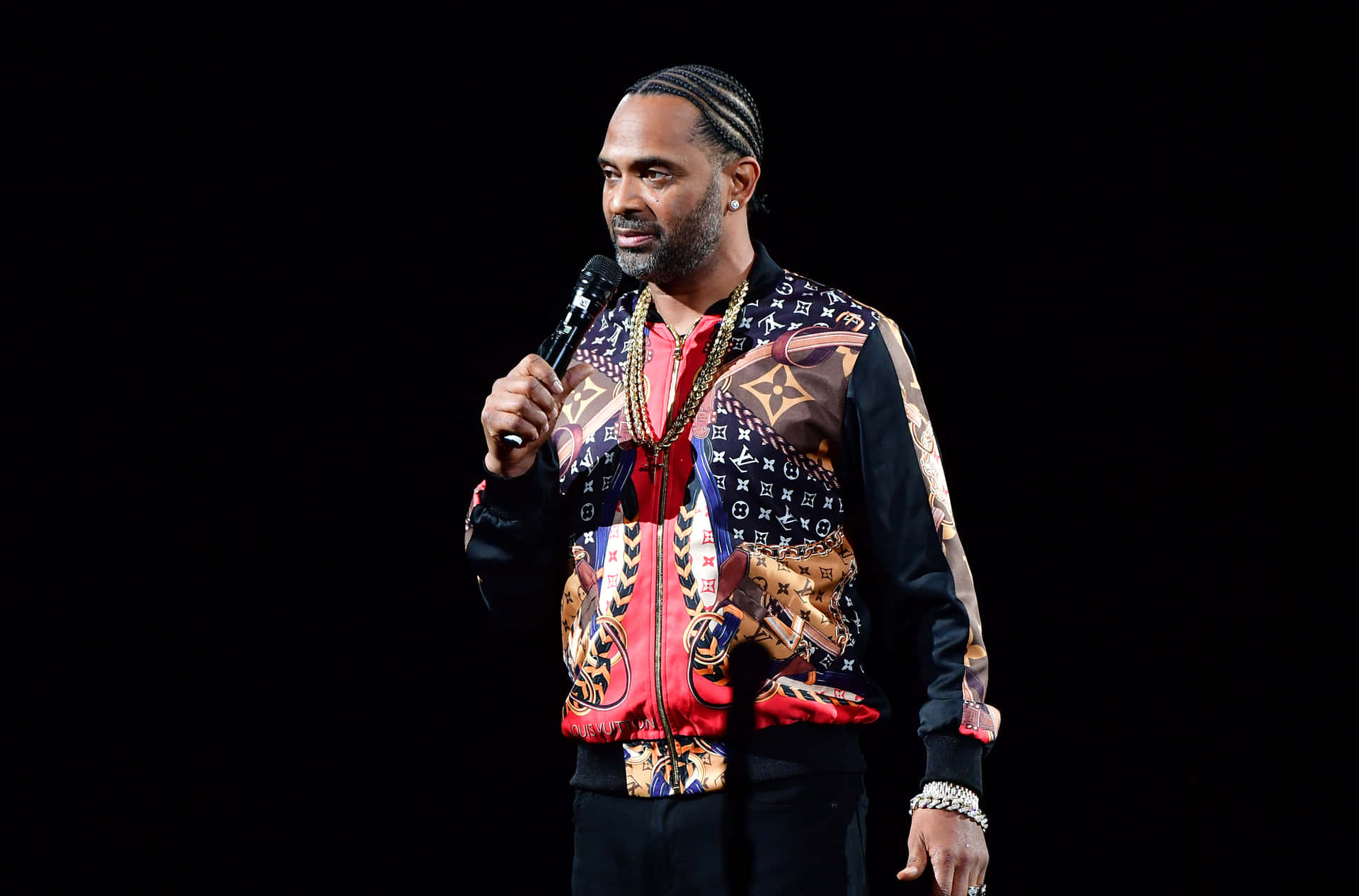 Mike Epps Strikes A Thoughtful Pose Against Textured Grey Wallpaper