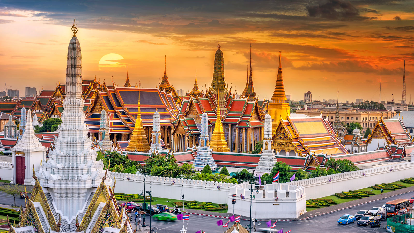 The Grand Palace In Bangkok Attractions
